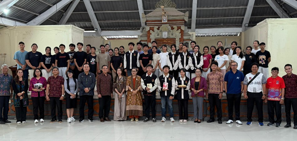 Ibu Putri Suastini Koster Berikan Dukungan Penuh untuk Malam Apresiasi Sastra (MAS) 2025 SMA Negeri 1 Denpasar