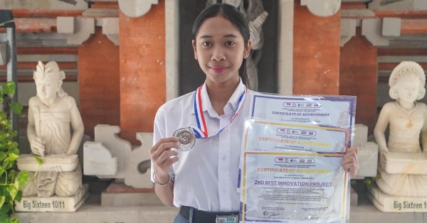 Raih Medali Internasional di IYEN 2025, Siswa SMA Negeri 1 Denpasar Persembahkan Inovasi "Ilmajinasi.id" untuk Pendidikan Inklusif