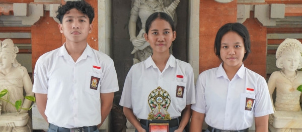 Tim Debat Bahasa Inggris SMA Negeri 1 Denpasar Raih Juara 2 Lomba Debat Indonesia Tingkat Provinsi Bali 2025