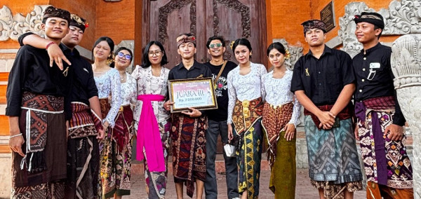 Tim Musikalisasi Puisi SMA Negeri 1 Denpasar Raih Juara III di Bulan Bung Karno VII Tahun 2025